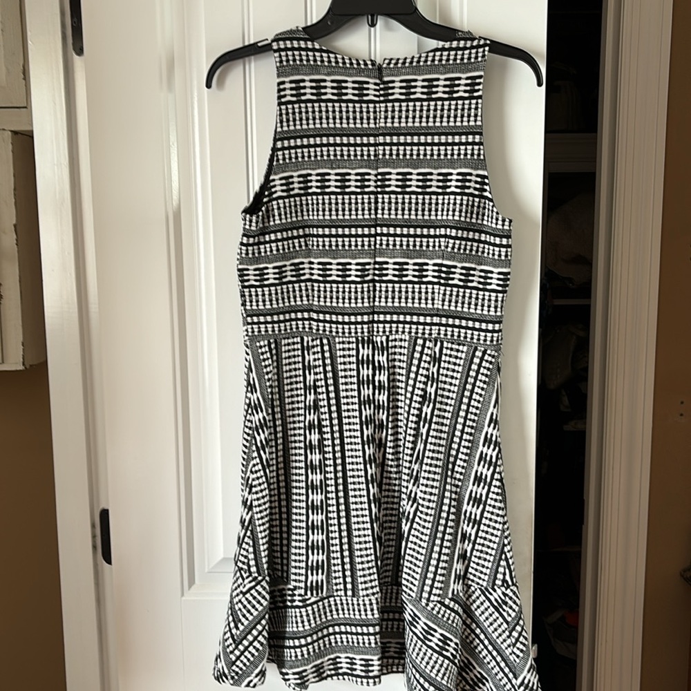 Dress - Picture 3 of 4
